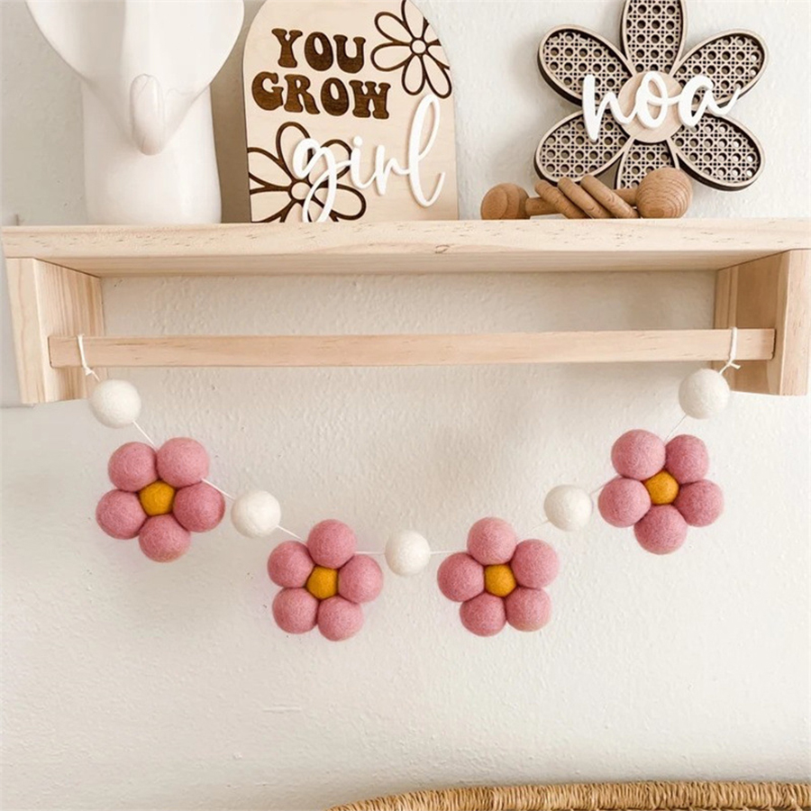 Baby Nursery Garland - Ghirlanda di Margherite in Feltro Fatta