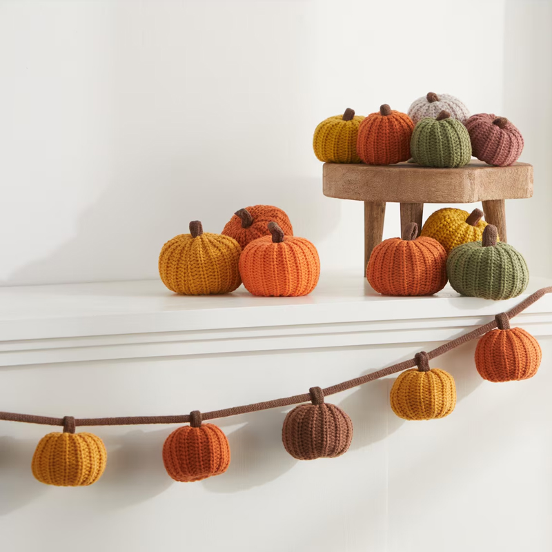 Ghirlanda di zucca lavorata a  - Baby Nursery Bookcase recensione e prezzo